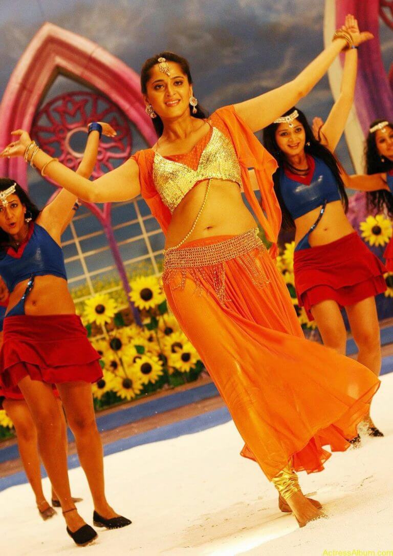  Anushka  Shetty  Hot In Gold Sexy Navel Show in Dance  