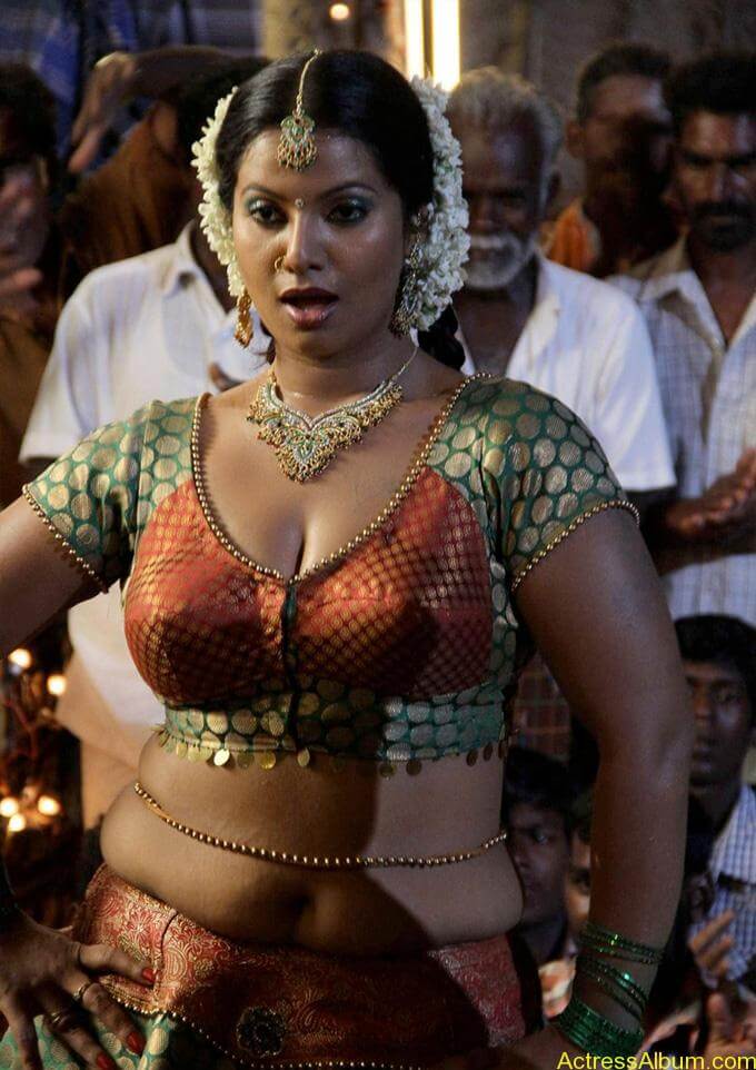 Nanbargal-Kavanathirku-Songs-Online-Tamil-Movie-Hot-Songs-pictures