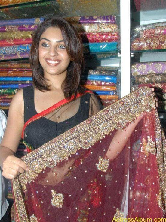 Richa Gangopadhyay Hot Navel and Blouse stills5