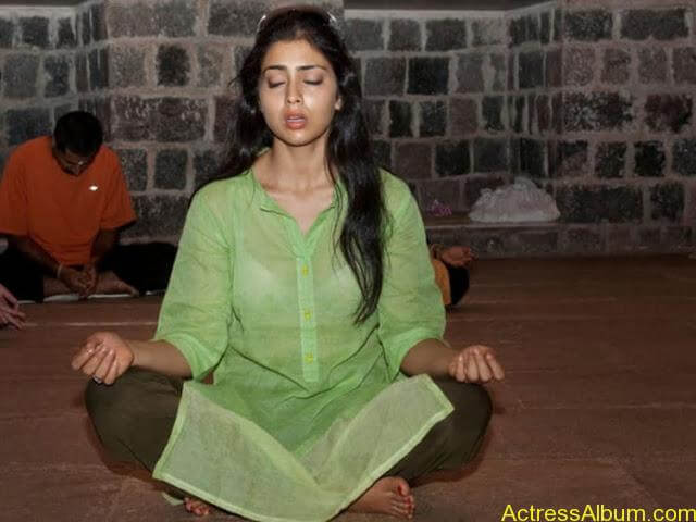 shriya-saran-yoga-still