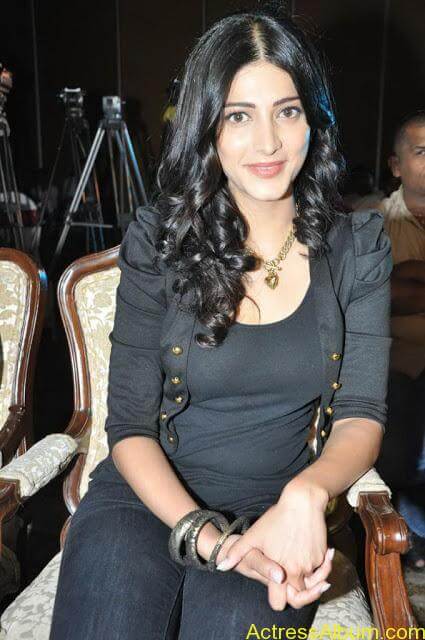 shruti-hassan-new-pictures-12