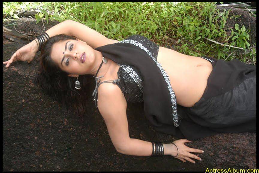 South Indian Masala Actress Farzana Deep Hot Navel Exposing Spicy Stills4