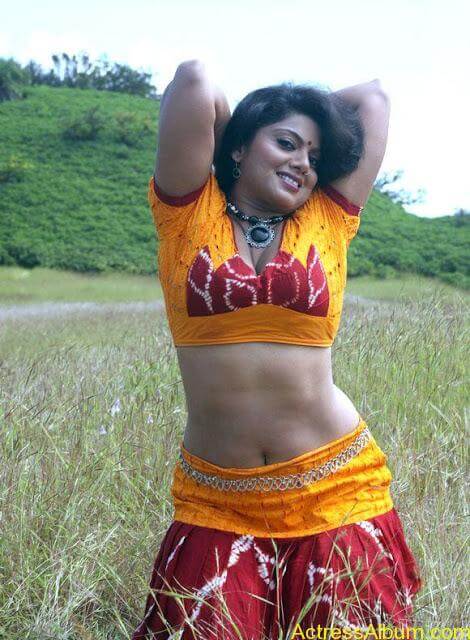 Swathi-Verma-Tamil-Mallu-Aunty-Sexy-Pics-46