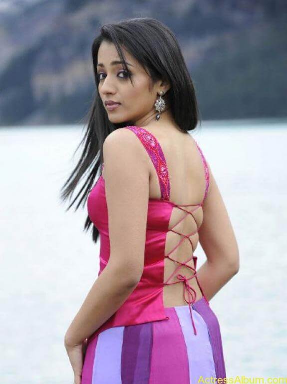 Trisha Cute Stills (5)