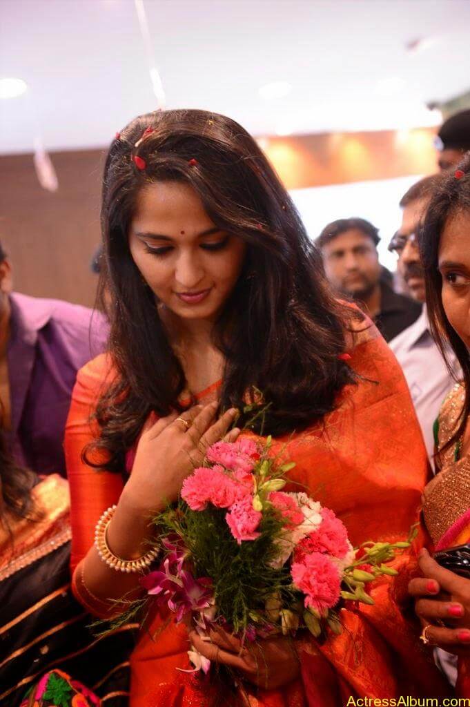 Anushka launches Showroom of Kalamandir