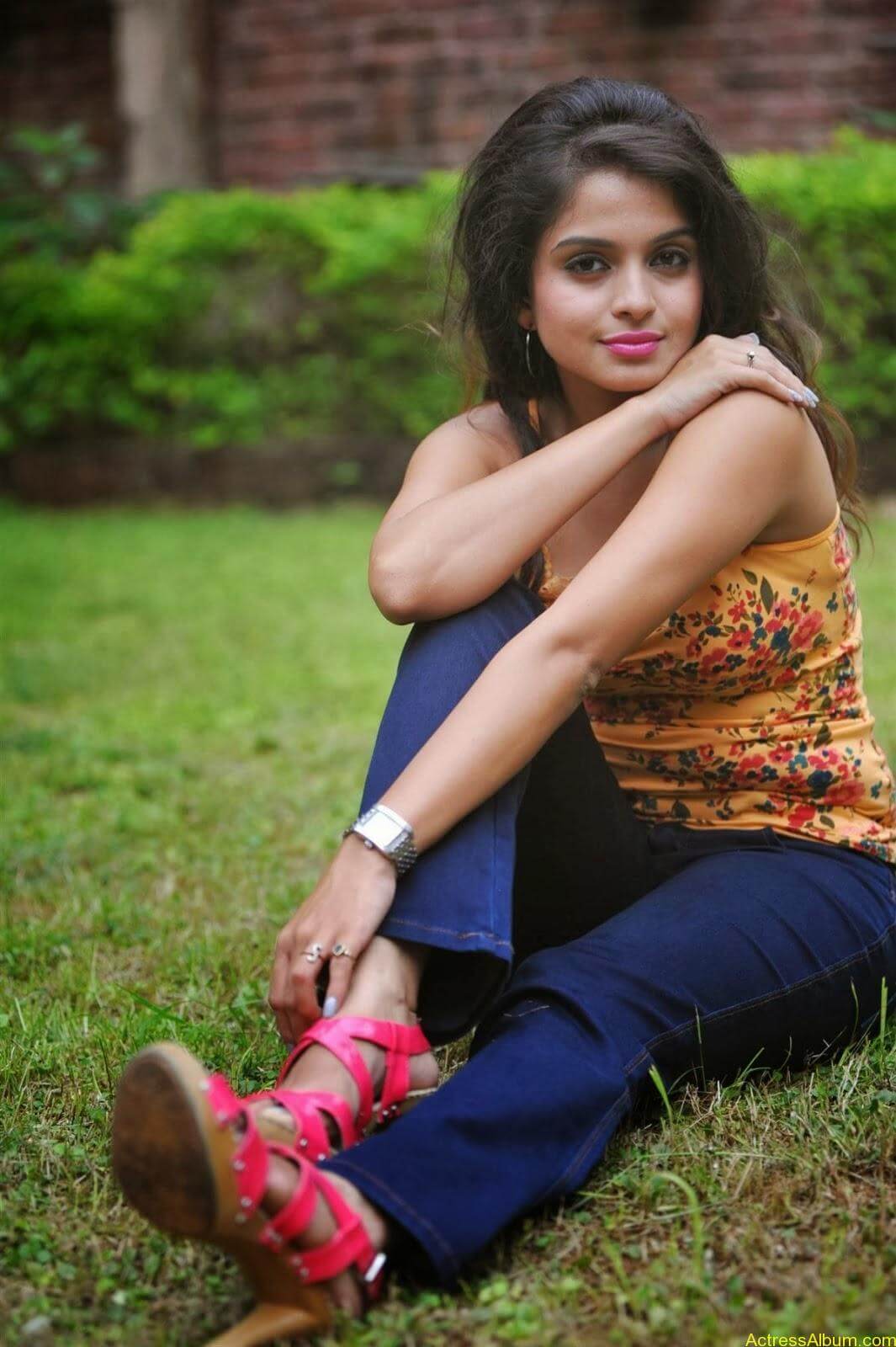 Sheena_Shahabdi_Actress (16)