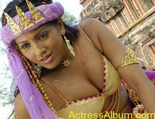 South Indian Masala Actress Cleavage and Navel Exposing Hot Gallery10