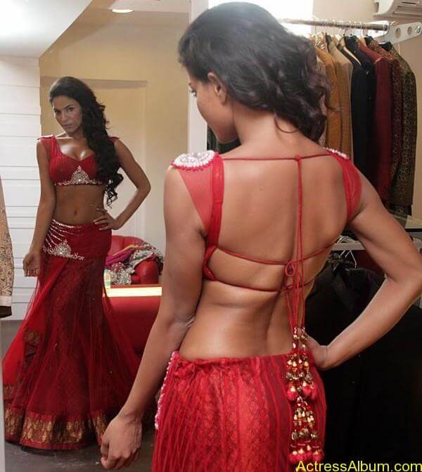 Veena Malik Hot Stills (8)