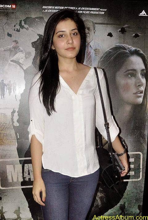 Actress Rashi Khanna Hot N Sexy Pics5