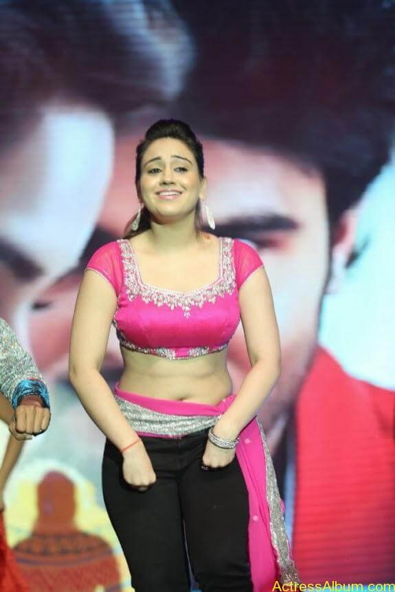 aksha hot stills (7)