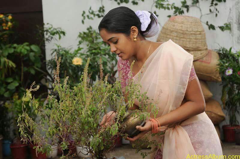 Mallu Actress Ananya Navel Stills 5