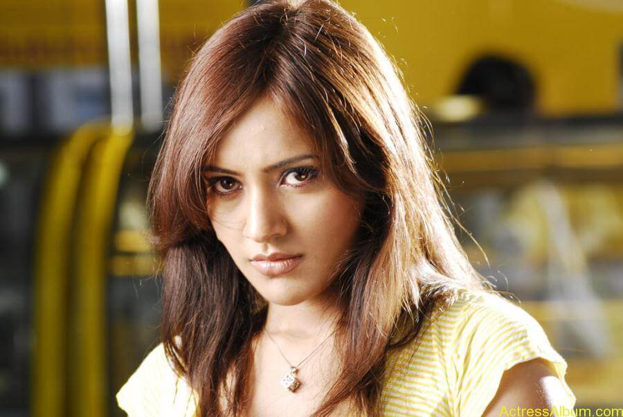 Neha Sharma hot stills (15)