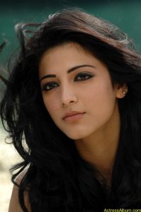 Shruti Hassan Beach Hot Stills - Actress Album