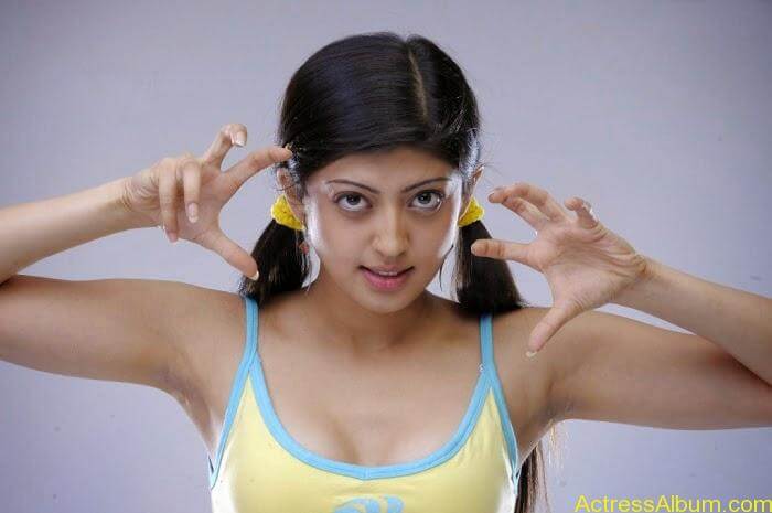 South india actress pranitha hot stills (18)