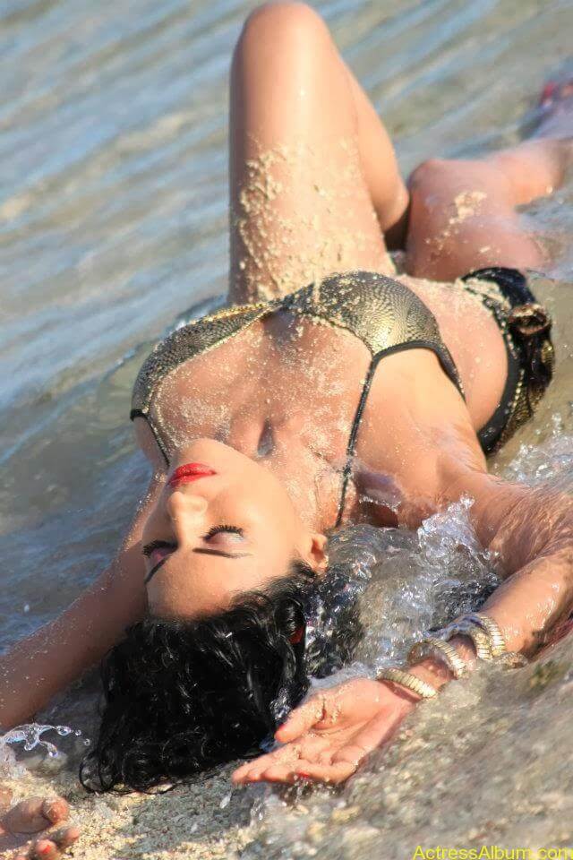Veena Malik Hot Sexy Photos in Super Model Movie 1