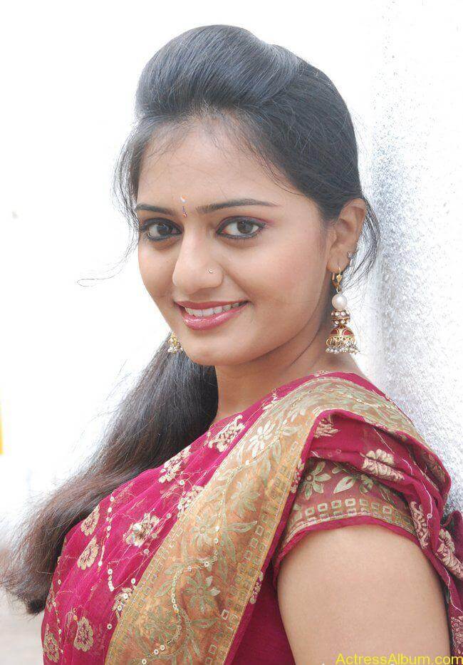 vijay tv actress aishwarya hot stills in saree (1)