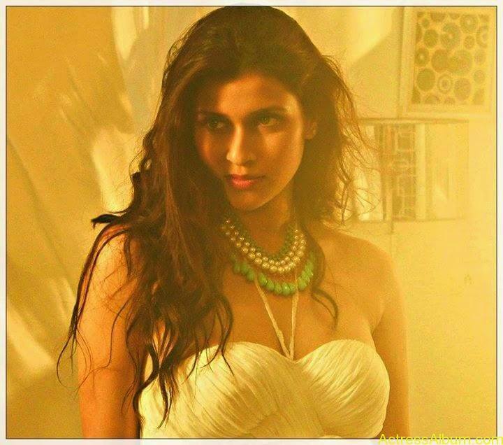 Zid Actress Mannara Chopra Hot Unseen Pics 4