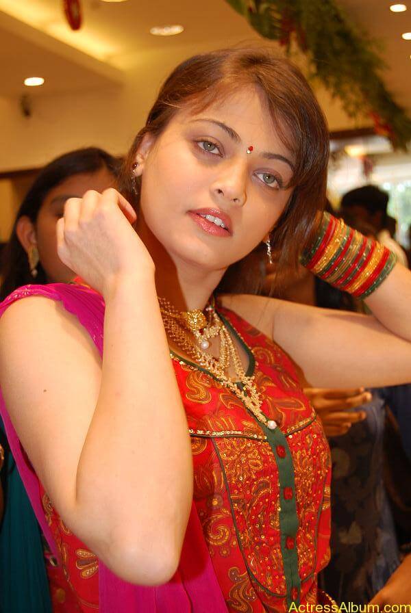 Sneha Ullal Spicy Hot stills At South India Shopping Mall Launch (8)