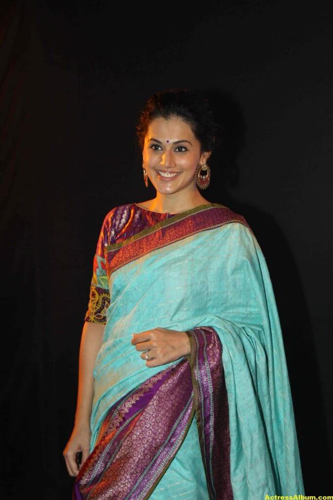 Tapsee Pannu Hot Looking Photos In Blue Saree (3)