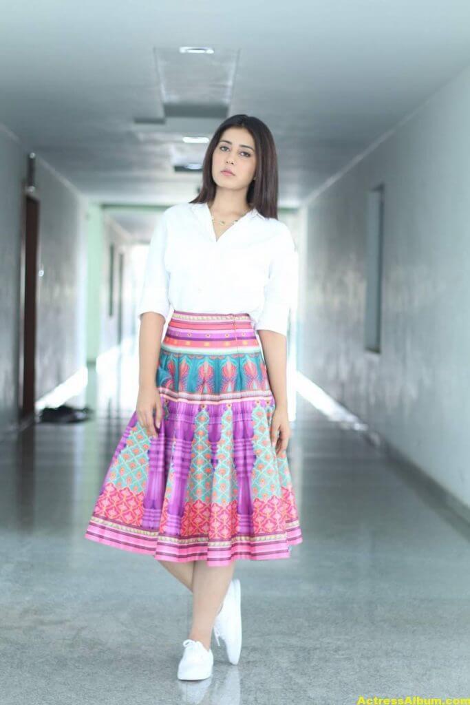 Hot Heroine Rashi Khanna 