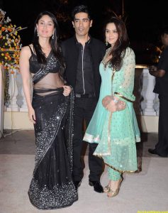 Kareena Kapoor Navel Show Stills In Black Saree - Actress Album