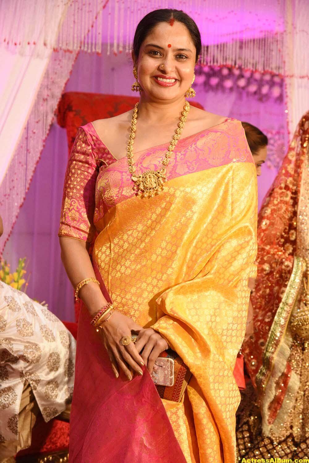 Movie Actress Pragathi Hot Photos In Yellow Saree Actress Album Hot Sex Picture 