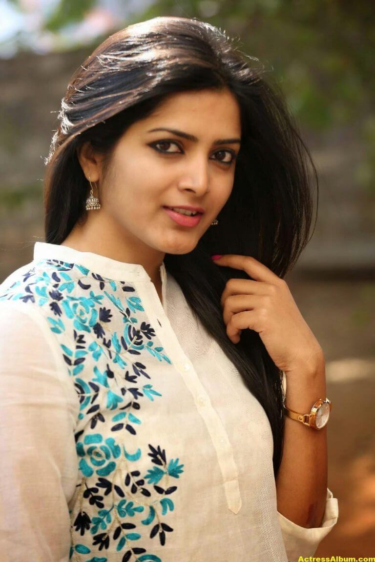 Pavani Gangireddy Hot Photos In White Dress - Actress Album