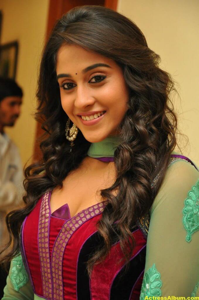 Regina Cassandra Pics In Green Dress Actress Album 