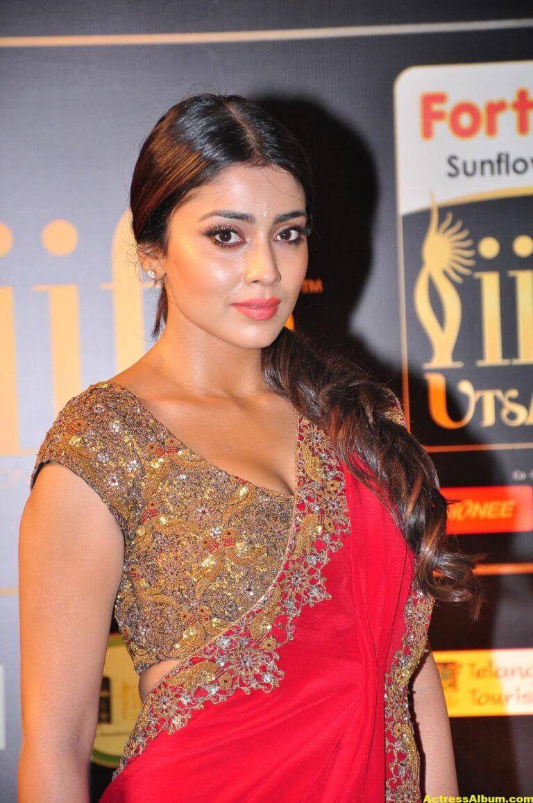 Shriya Saran Stills At Iifa Utsavam Awards In Red Saree Actress Album 