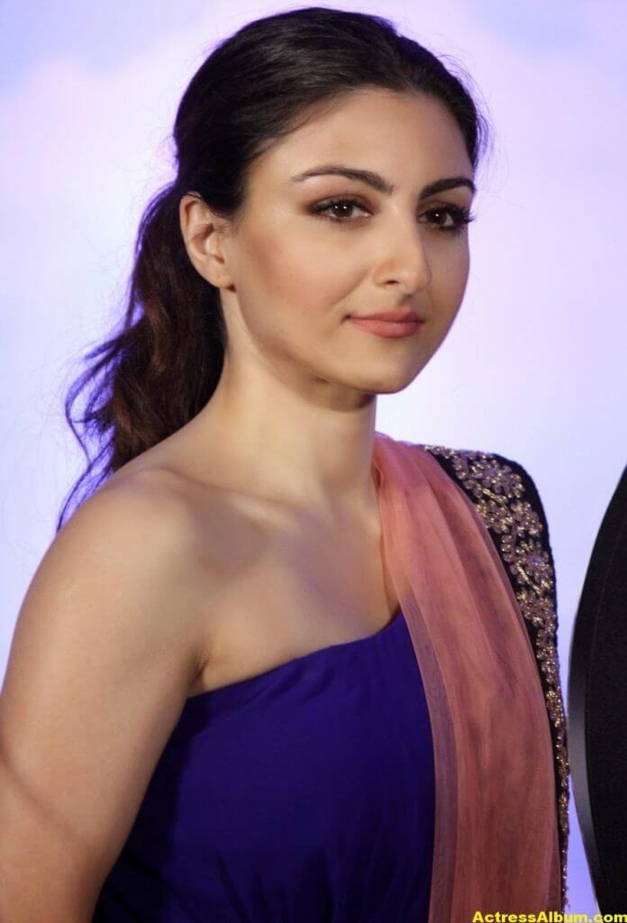Soha Ali Khan Hot Stills In Blue Dress