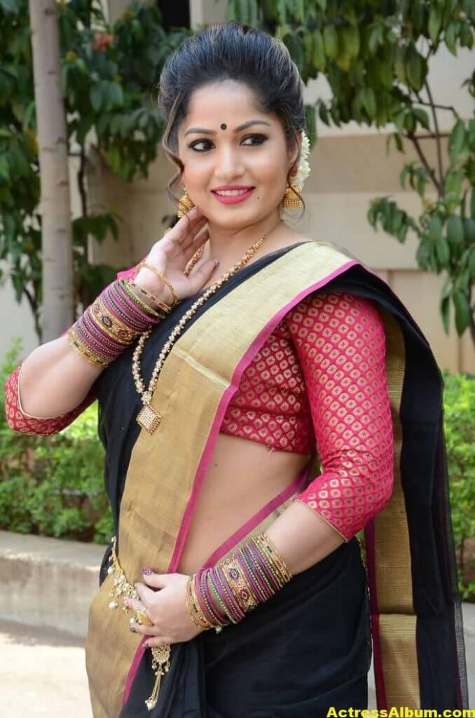 Madhavi Latha Navel Hip Show Stills In Black Saree - Actress Album