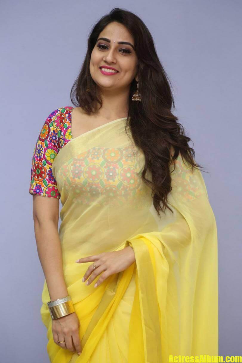 tv-anchor-manjusha-hot-stills-in-yellow-saree-2
