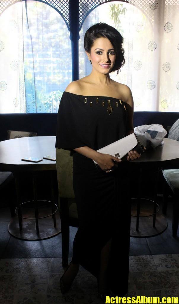 Anita Hassanandani Latest Images In Black Dress