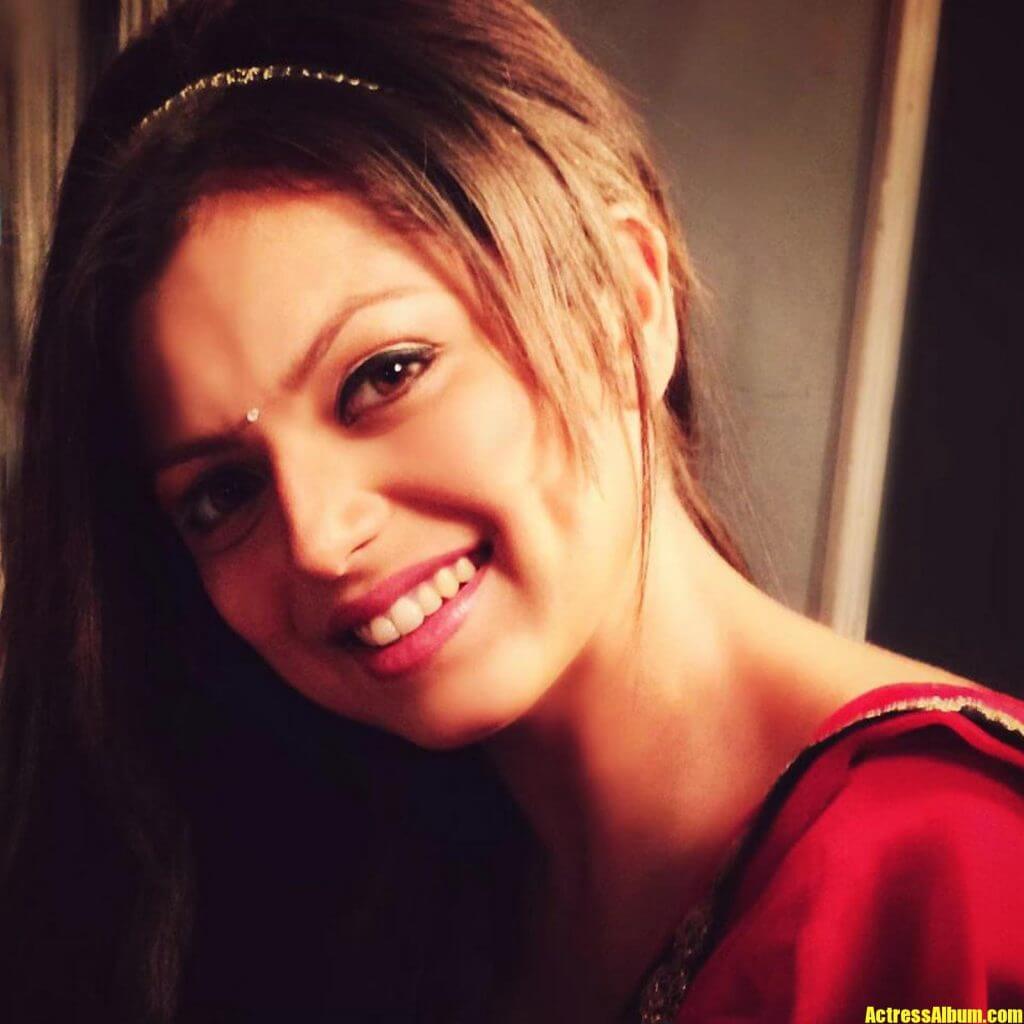 TV Actress Drashti Dhami Gallery - Actress Album