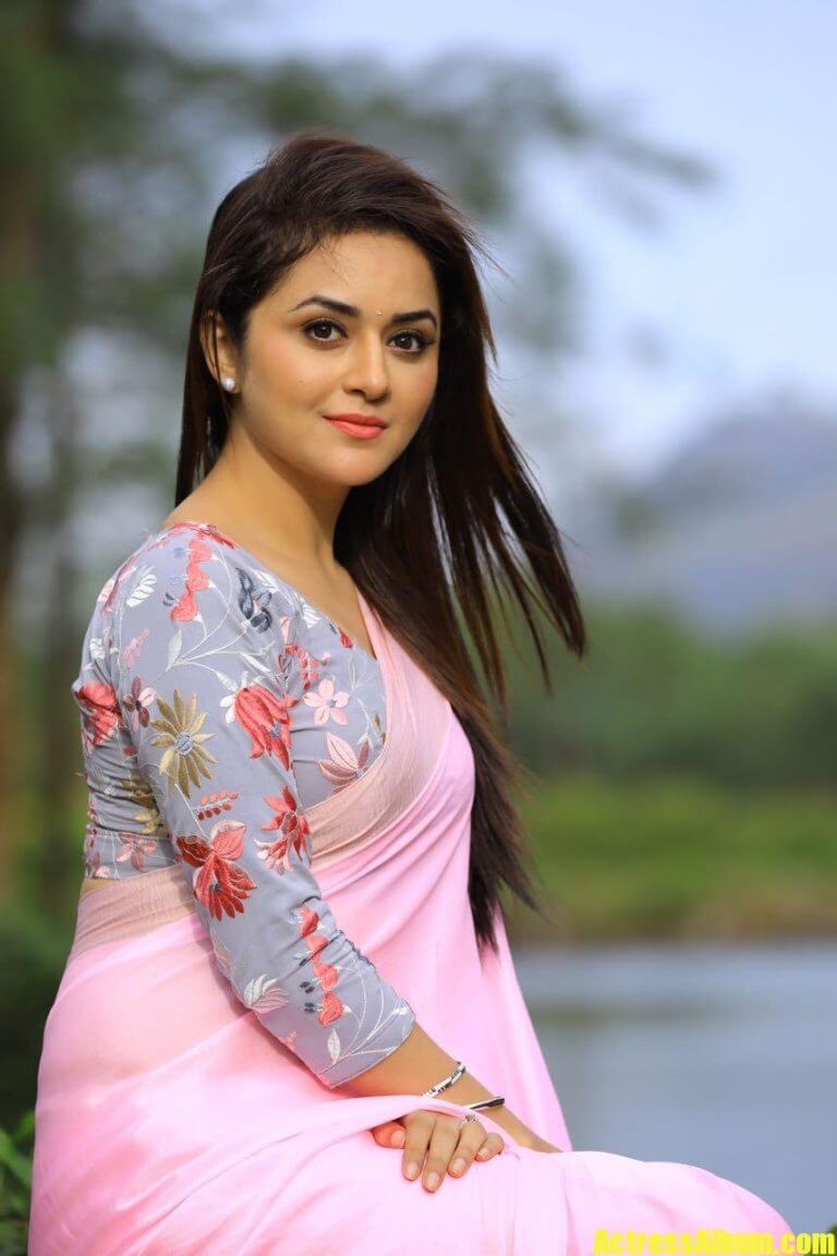 malayalam-actress-ragini-nandwani-photos-in-pink-saree-actress-album