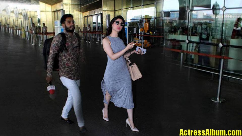 Tamanna Latest Hot Stills Captured At Airport