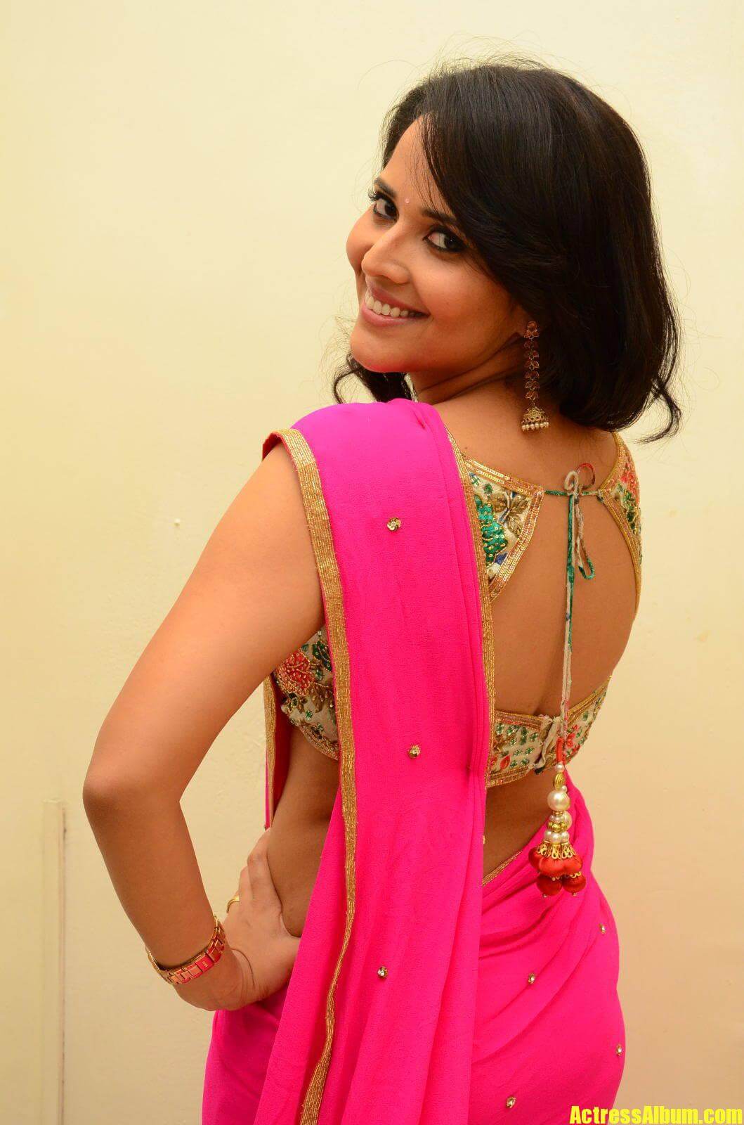 ANASUYA IN PINK SAREE WITH BACKLESS BLOUSE - Actress Album