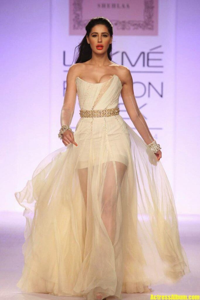 Bollywood Hot Nargis Fakhri Sexy Ramp Walk Stills At Lfw 2014 Actress Album