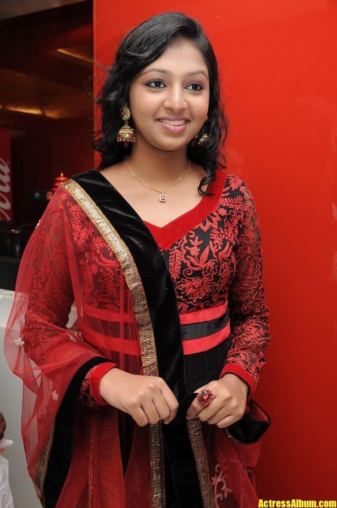 Keerthi Suresh Photosnude - Tamil Movie Kumki Heroine Lakshmi Menon pic Gallery Photos - Actress Album