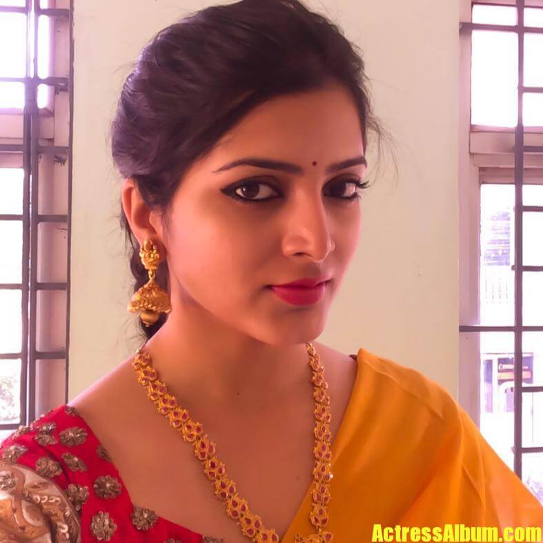 Beautiful Telugu Girl Pavani Gangireddy Smiling Face Close Up Photos