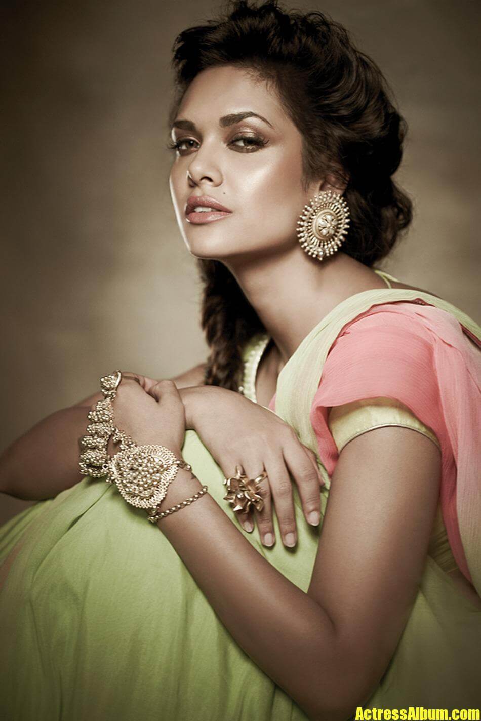 Bollywood Actress Esha Gupta Filmfare HD Pics - Actress Album