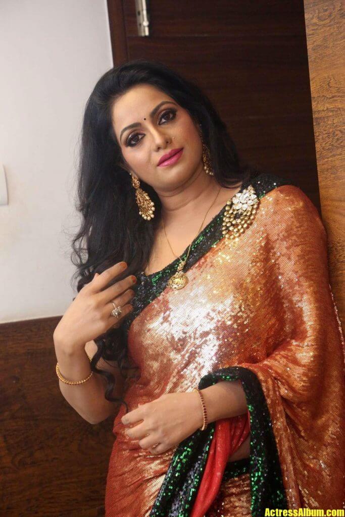 Udayabanu Xxx - Telugu Actress and TV Anchor Udaya Bhanu Sexy Photos in Saree Photos -  Actress Album