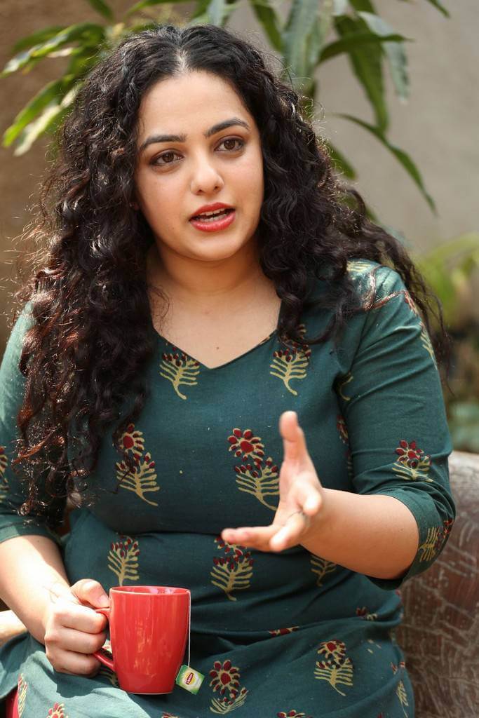 Tollywood Actress Photo Gallery: Nithya Menon Latest Cute 