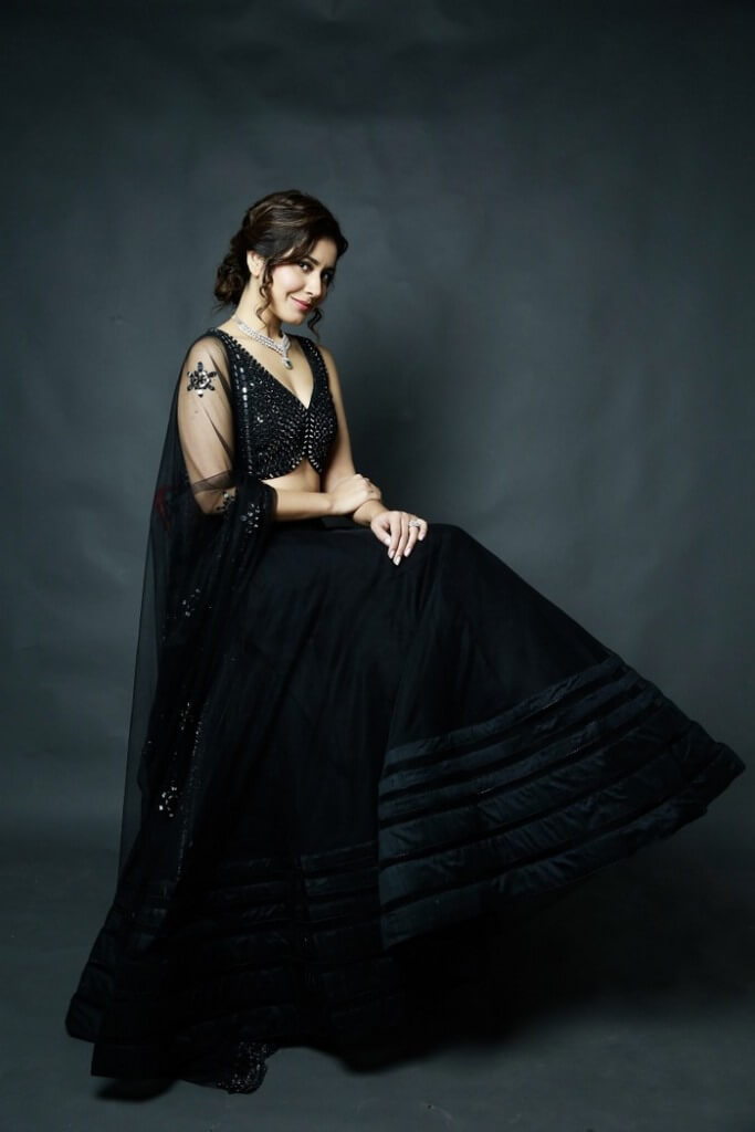 HD Stills Of Rashi Khanna In Black Dress