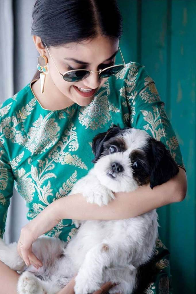 Keerthi Suresh In Green Dress With Her Pet