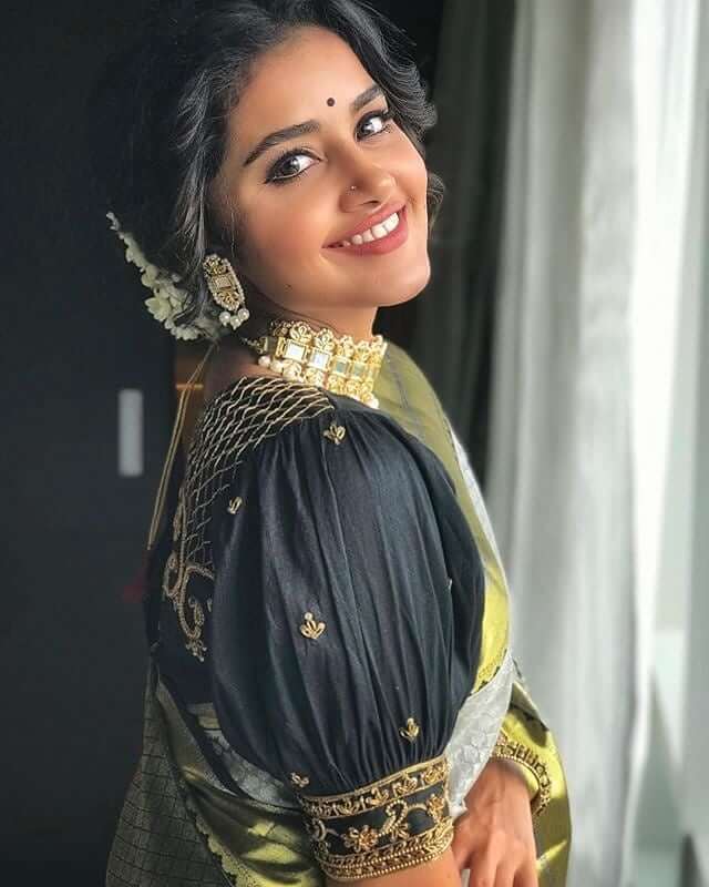 South Beauty Anupama Parameswaran In Traditional Saree