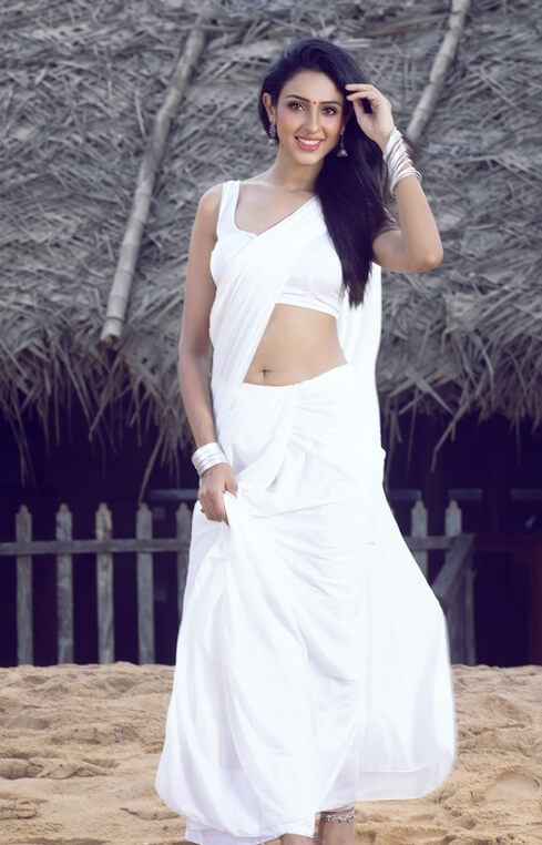 Riya Suman In White Saree