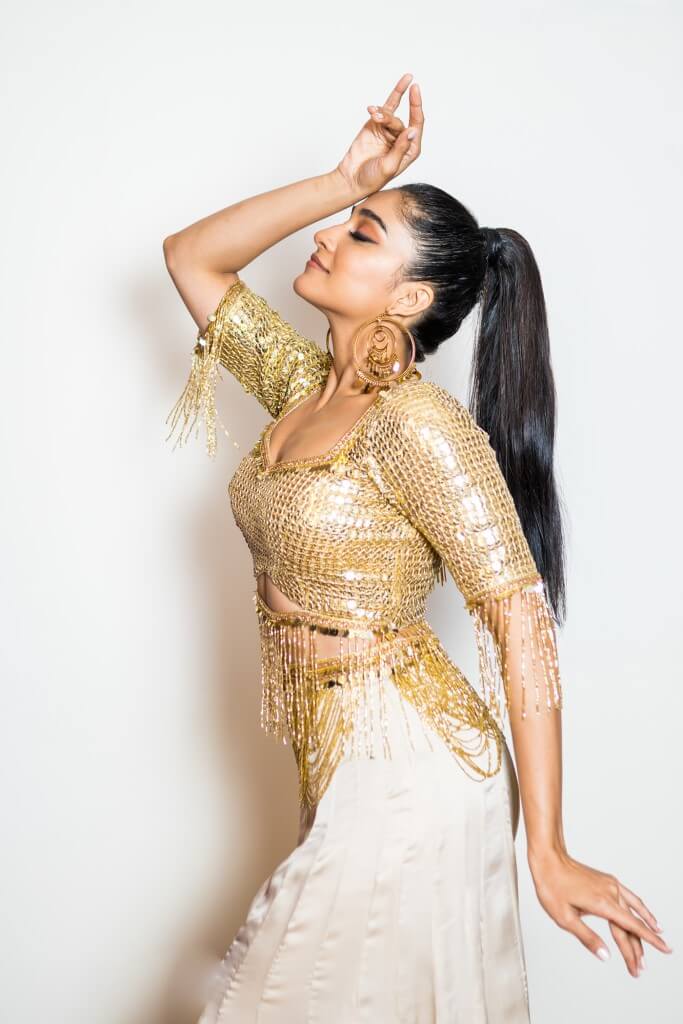 Regina Cassandra In Gold Dress 