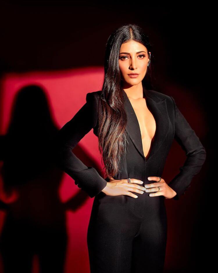 Shruthi Haasan In Black Suit