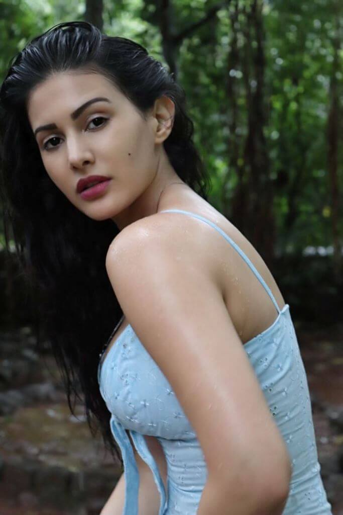 Hot Cleavage Photos Of Amyra Dastur - Actress Album-2143
